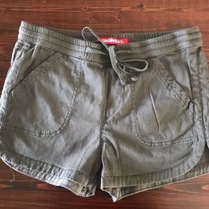NWOT || Unionbay Olive Green Sateen Shorts